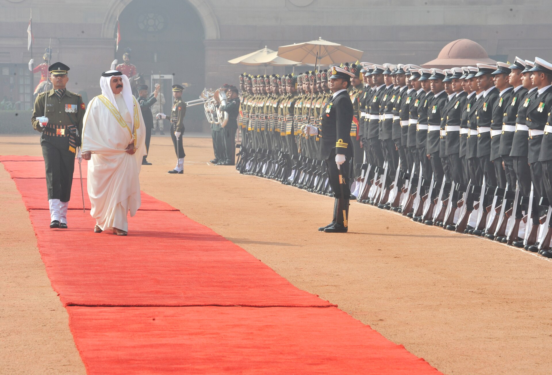 Hamad bin Isa Al Khalifa, Neu-Delhi, 19. Februar 2014. M. Asokan / Ministry of External Affairs, Government of India; Press Information Bureau, Foto-ID 52954. Via Wikimedia Commons. Porträt zur Illustration. Anbieter, Quelle und Lizenz nennen; keine Unterstützung durch den Anbieter suggerieren. Lizenzprüfung: 26.09.2026. Hamad bin Isa Al Khalifa, Neu-Delhi, 19. Februar 2014. M. Asokan / Ministry of External Affairs, Government of India; Press Information Bureau, Foto-ID 52954. Via Wikimedia Commons. Porträt zur Illustration. Anbieter, Quelle und Lizenz nennen; keine Unterstützung durch den Anbieter suggerieren. Lizenzprüfung: 26.09.2026.
